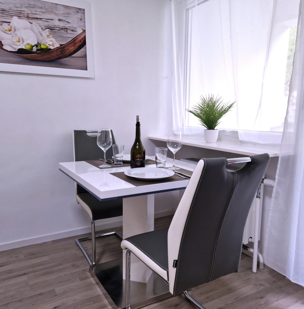 Fully equipped, quiet and just renovated flat (Schwabing/Munich) / Voll ausgestattete, ruhige und renovierte Wohnung (Schwabing/München) – Leonhard-Frank-Strasse 7, 80796 München Schwabing-West – Vorschaubild 6