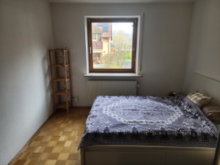 Anzeigenbild: Unmöbliertes WG Zimmer mit Parkett