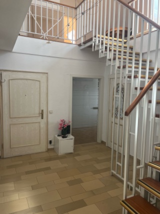 Anzeigenbild: WG-Zimmer in zweistöckiger WG mit sehr zentraler Lage 🌸