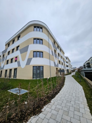 Anzeigenbild: Stilvolle 2,5-Raum-Wohnung mit gehobener Innenausstattung mit Garten und Einbauküche in Sindelfingen