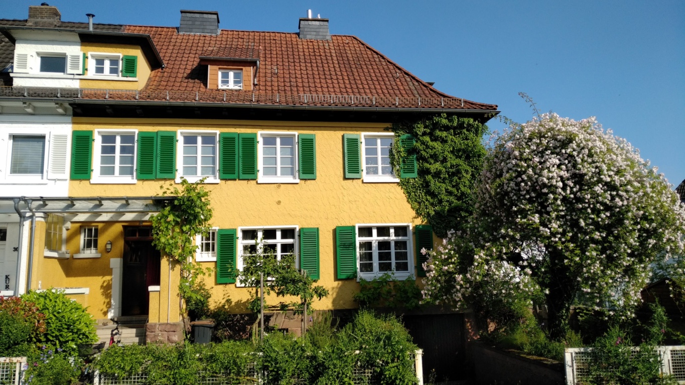 Süße DG-Wohnung auf Zeit in Bad Wilhelmshöhe