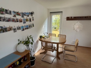 Anzeigenbild: Beschauliches 14 m2 Zimmer in gemütlicher 3er-WG mit viel Platz & Balkon