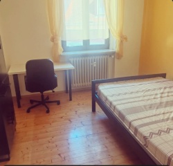 Anzeigenbild: 🏡 Langfristige Zwischenmiete – Möbliertes Zimmer in Bamberg (1 Minute zur Lange Straße)