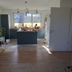 Anzeigenbild: WG Room in shared house - 13qm room for 6 month
