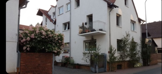 Anzeigenbild: Eigene Wohnungshälfte (2 Zimmer) in einer 2er WG inkl. eigenem Bad und Balkon, 375 KM + 160NK + 40 Gez& Internet