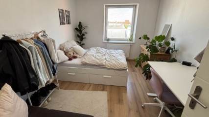 Anzeigenbild: schönes und helles Zimmer in 6er WG 🌞