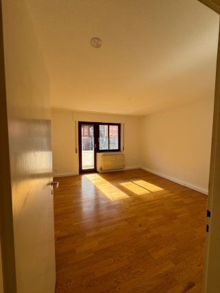 Helles, großzügiges Zimmer mit Balkon in 3er-WG in Stuttgart-Mitte
