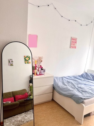 Anzeigenbild: Helles 18qm großes Zimmer direkt am Europaplatz