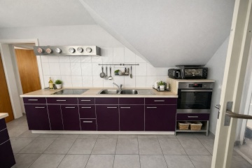 Anzeigenbild: 3- Zimmer- DG- Wohnung- ideal zur WG- Neugründung- mit Einbauküche und zusätzlichem WC