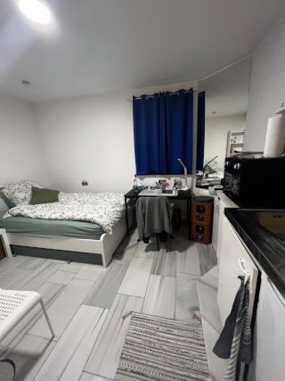 Ad image: Mädchen Wg Zimmer mit eigener Küche