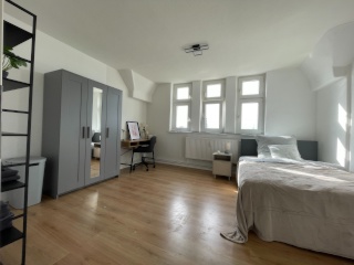 Anzeigenbild: Traumhaftes WG Zimmer an der Uni - über den Dächern von Kiel am Schrevenpark I Uni nur 5 min Fußweg I Möbliert I Renoviert I