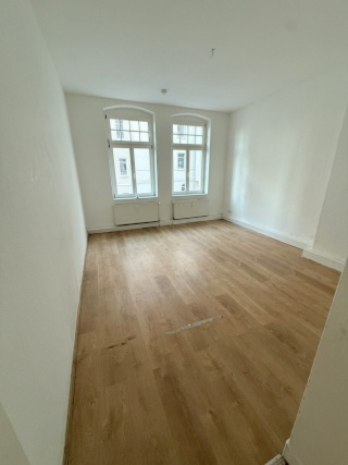 Imagen del anuncio: 4-Zimmer Wohnung, 1. OG, Wohnküche, Wannenbad, WC, WG-geeignet
