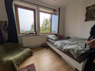Anzeigenbild: 18 qm Zimmer, möbliert,in 2er WG, Wohnzimmer und Balkon