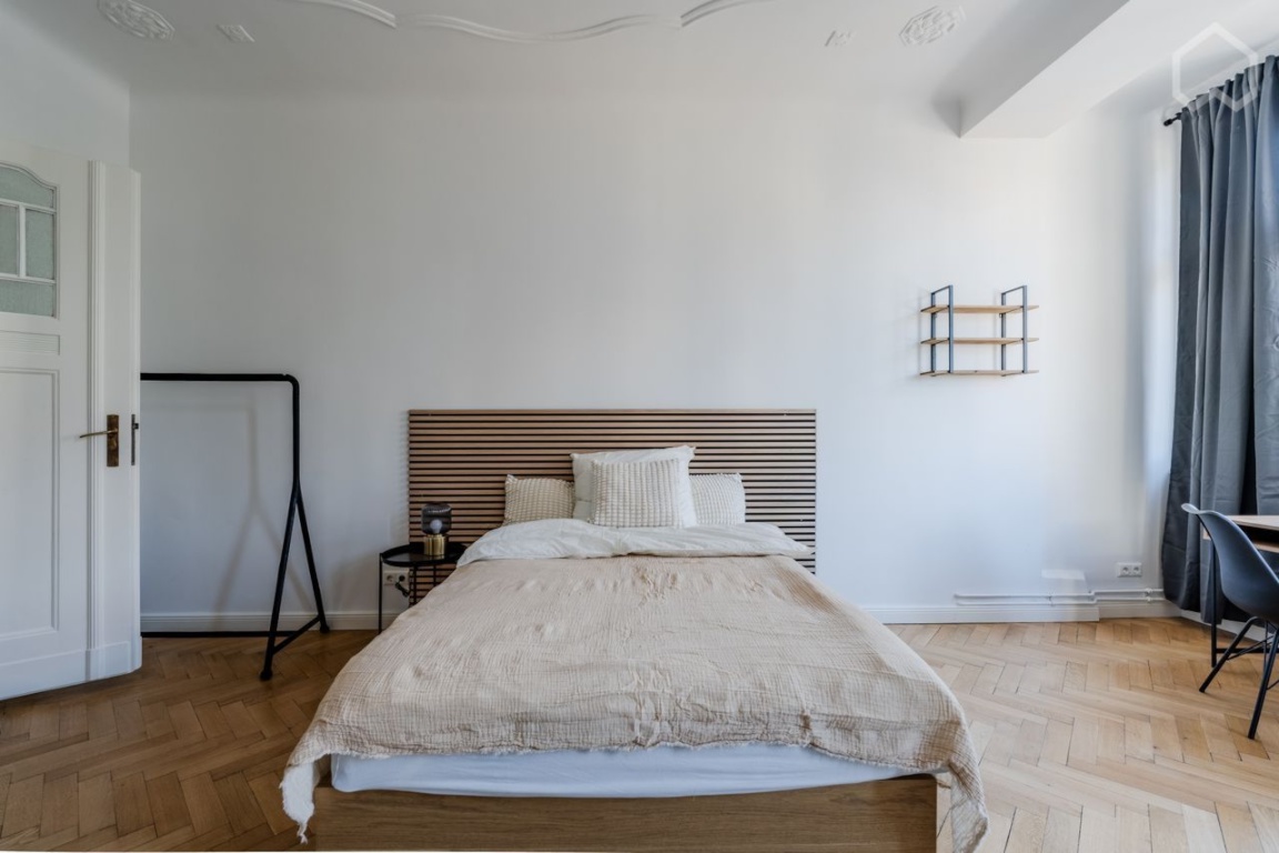 WG ZIMMER Stilvolles Zimmer mit Balkon in hochwertiger Wohnung auf der Torstraße / nahe Rosenthaler Platz – Torstraße, 10119 Berlin Mitte – Vorschaubild 3