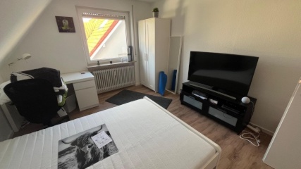 Anzeigenbild: **4er WG in Nähe Uni Hohenheim & Park**