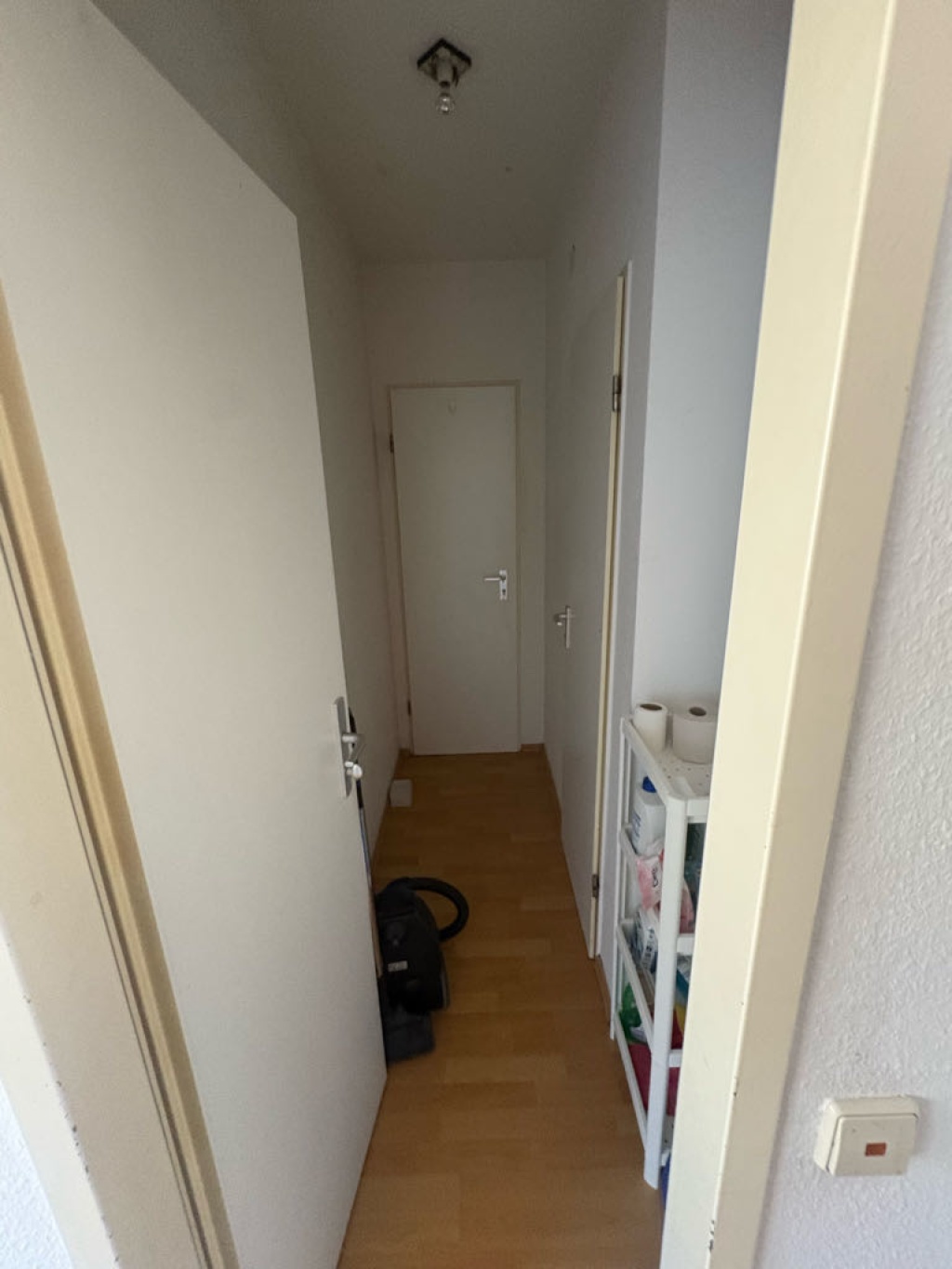 WG-Zimmer Centrum Gasselstiege 57 - Flur zum Bad und Nachbarzimmer