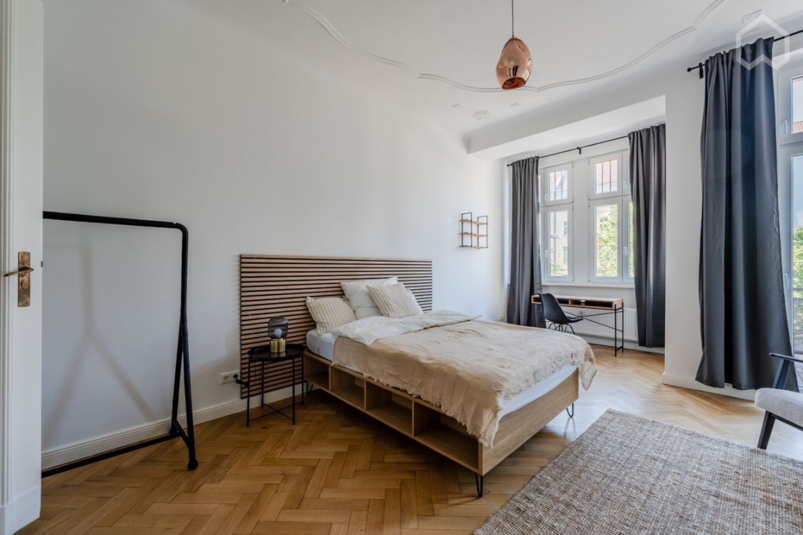 WG ZIMMER Stilvolles Zimmer mit Balkon in hochwertiger Wohnung auf der Torstraße / nahe Rosenthaler Platz – Torstraße, 10119 Berlin Mitte – Vorschaubild 2