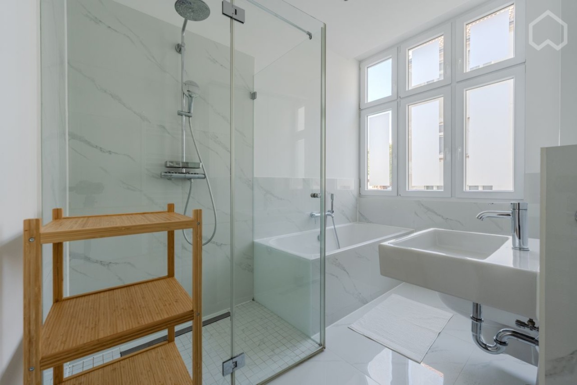 WG ZIMMER Stilvolles Zimmer mit Balkon in hochwertiger Wohnung auf der Torstraße / nahe Rosenthaler Platz – Torstraße, 10119 Berlin Mitte – Vorschaubild 17