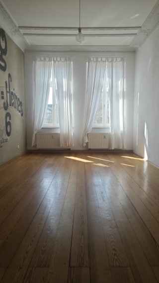 Anzeigenbild: Schönes großes Zimmer in renovierter Altbau-Wohnung