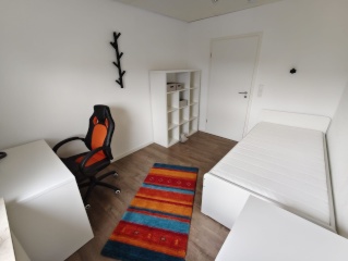 Anzeigenbild: WG-Zimmer (möbl.) mit Gartennutzung, S-Bahn Anschluss zur Uni Vaihingen + Hohenheim - Stadtmitte/HBF