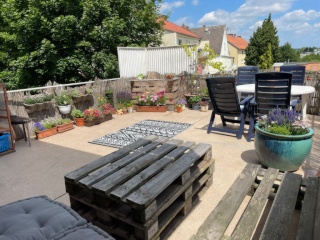 Anzeigenbild: Großes Zimmer in Mädels WG mit Terasse