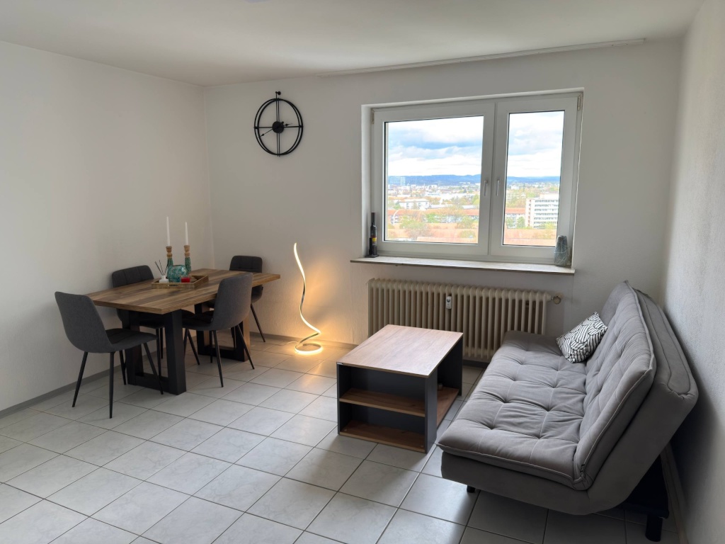 Voll möblierte 2-Zimmer-Wohnung in Erlangen-Bruck zu vermieten
