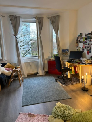 Anzeigenbild: 2 Personen teilen sich 1 Badezimmer, kleine WG in einer 8er WG Community - 1 Highlight unsere  25 m2  Dachterrasse