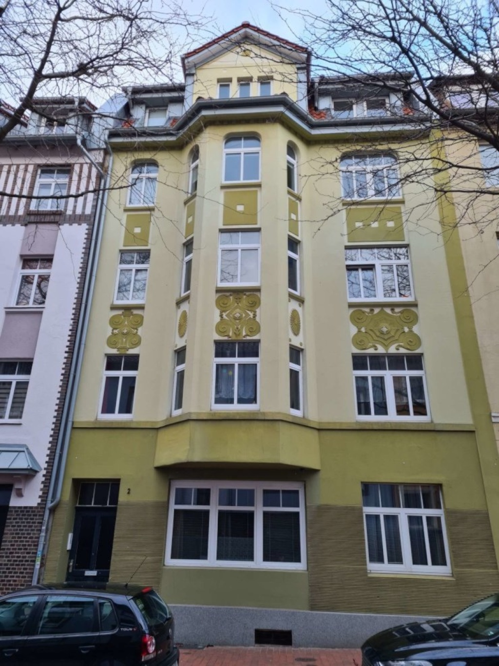 Kernsanierte 2-Zi.-Wohnung im Hochparterre mit Altbauflair