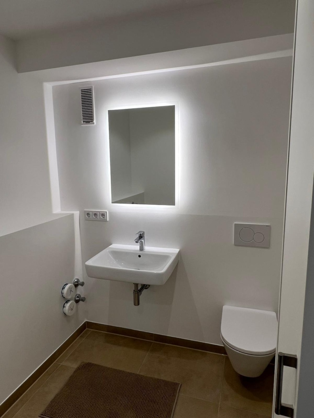 WG-Zimmer Laim Neubeuerner Straße 10 - Bad