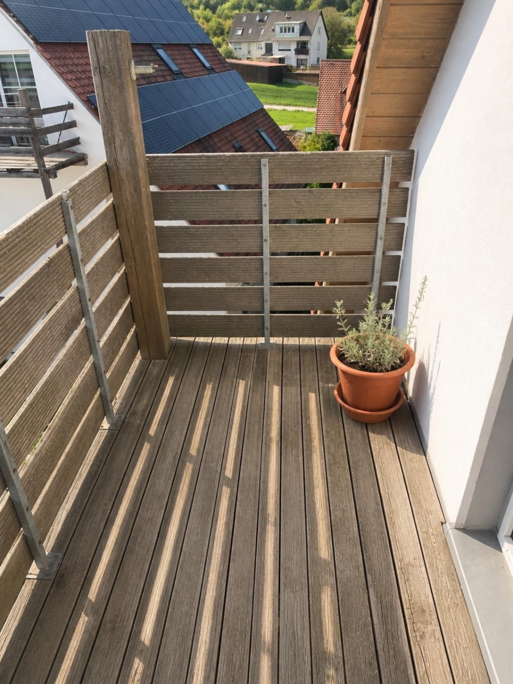 Schöne 2-Zimmer-Dachgeschoss-Wohnung mit Balkon und Gartenmitbenutzung – Rosenbach 6B, 91077 Erlangen Nähe Uttenreuth – Vorschaubild 4