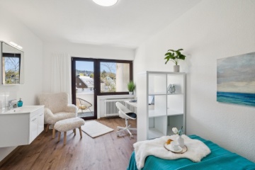 Anzeigenbild: Kurz- oder Langzeit möglich (z.B. CISPA Praktikum), mit Reinigungsservice, renoviert, möbliert, mit Balkon: WG-Zimmer mit eigenem Waschtisch nahe Uni Saarbrücken