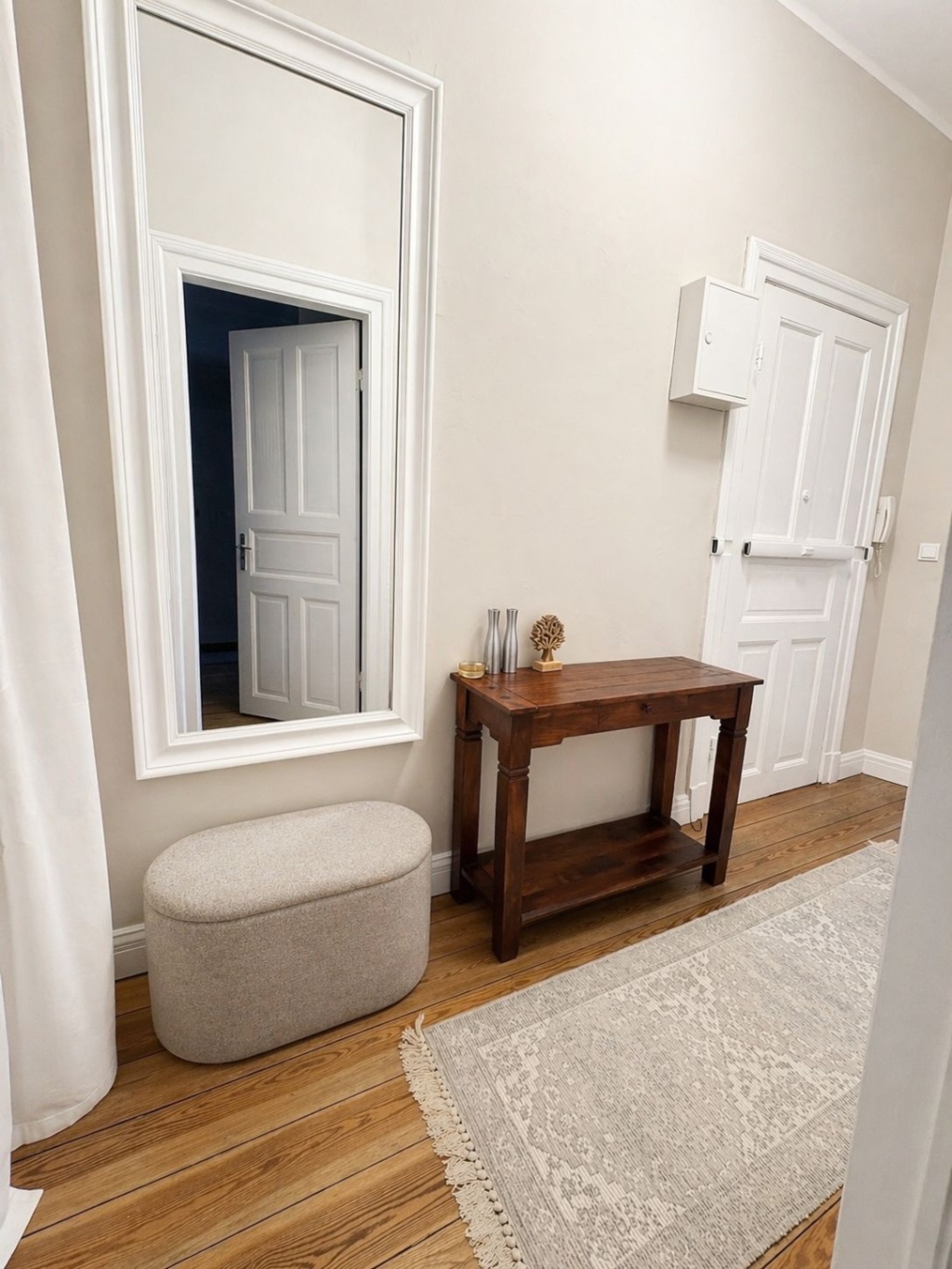 Zwischenmiete: Möblierte 2-Zimmer Altbauwohnung Hamburg Eimsbüttel – Heußweg 97, 20255 Hamburg Eimsbüttel – Vorschaubild 2