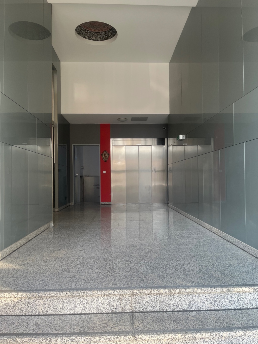 Wohnung Innenstadt Bismarckstraße 21 - Haupteingang mit Aufzug