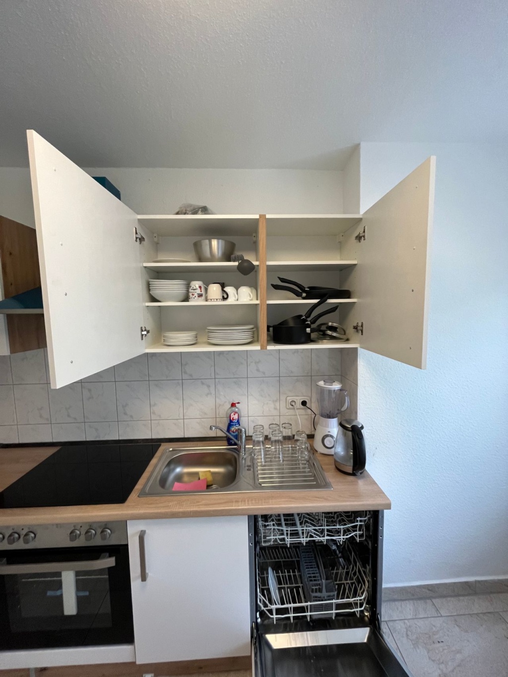 Liebevoll eingerichtetes großes Zimmer in 2er WG in Top-Lage – Friedrich-Ebert-Straße, 45127 Essen Altendorf – Vorschaubild 8