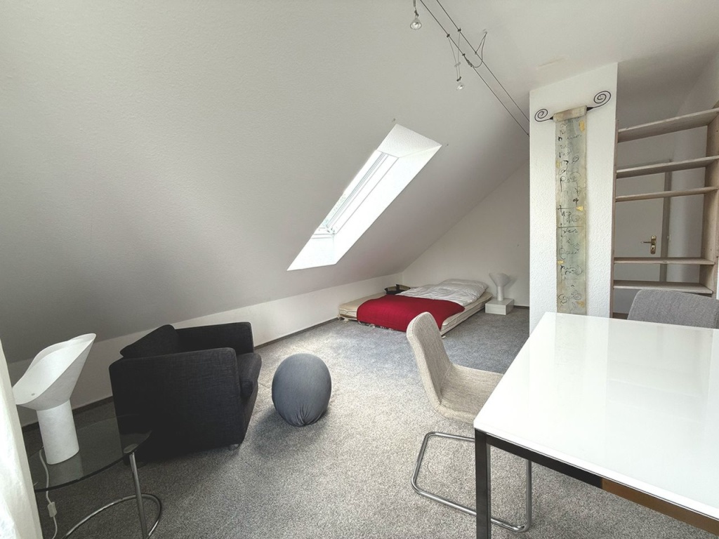 Komfortables, ruhiges Zimmer im 1. Stock eines Ein-Familien-Hauses in Hamburg-Wandsbek – Stemmeshay, 22045 Hamburg Jenfeld – Vorschaubild 5