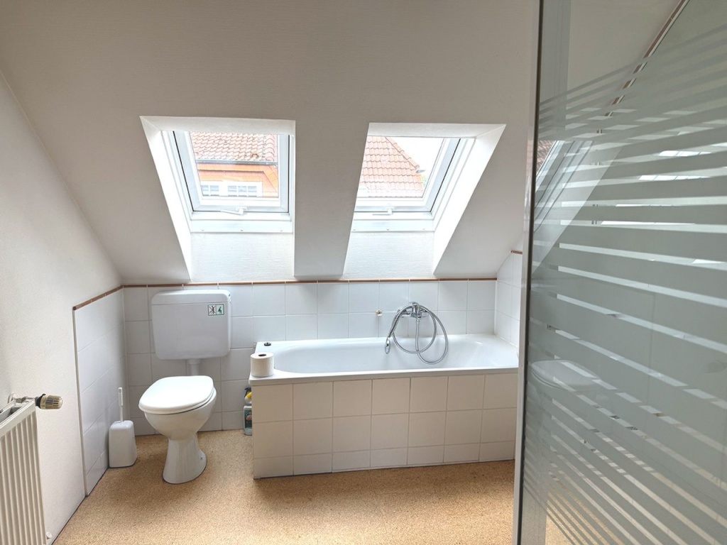Komfortables, ruhiges Zimmer im 1. Stock eines Ein-Familien-Hauses in Hamburg-Wandsbek – Stemmeshay, 22045 Hamburg Jenfeld – Vorschaubild 7