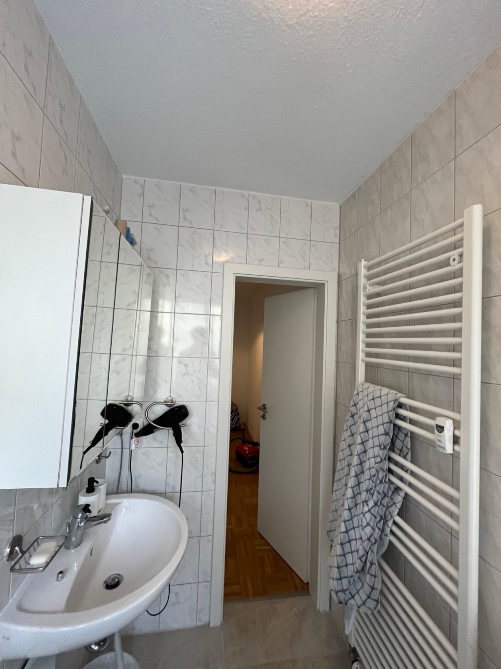 Liebevoll eingerichtetes großes Zimmer in 2er WG in Top-Lage – Friedrich-Ebert-Straße, 45127 Essen Altendorf – Vorschaubild 13