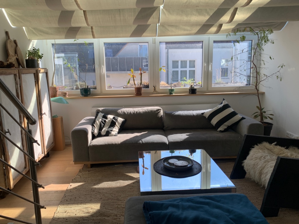 Möblierte 2-Zimmer-Dachgeschosswohnung am Boxhagener Platz – Preis all in (Internet, Strom, ...)