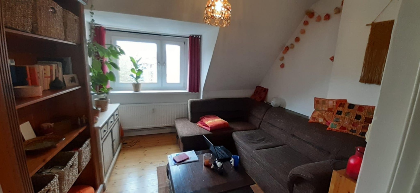 Ruhige, möblierte 2-Zimmer-Dachgeschoss-Wohnung in Hoheluft zur Untermiete 6.-25.9.