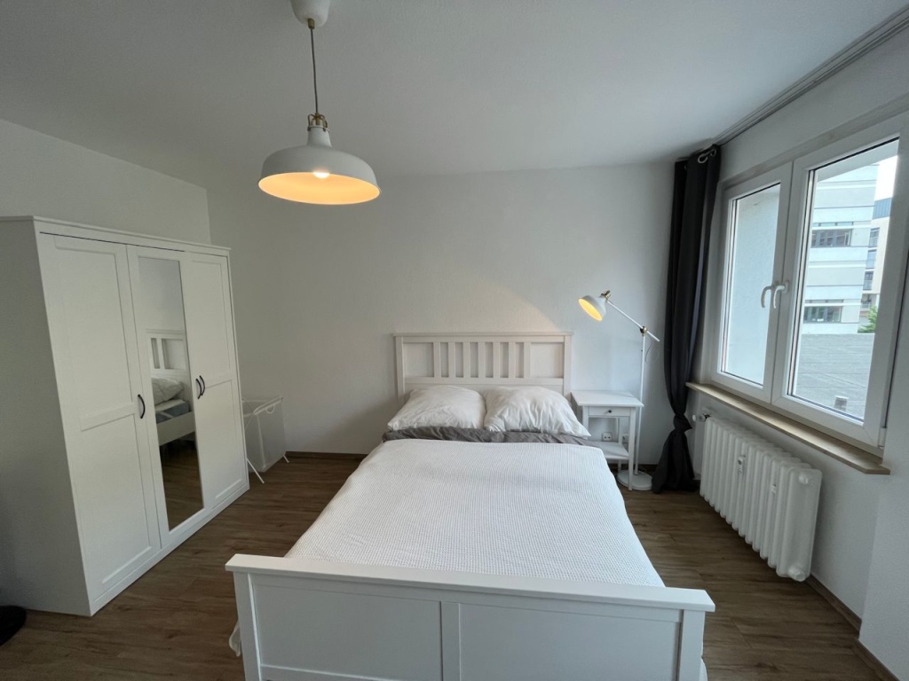 Liebevoll eingerichtetes großes Zimmer in 2er WG in Top-Lage – Friedrich-Ebert-Straße, 45127 Essen Altendorf – Vorschaubild 2