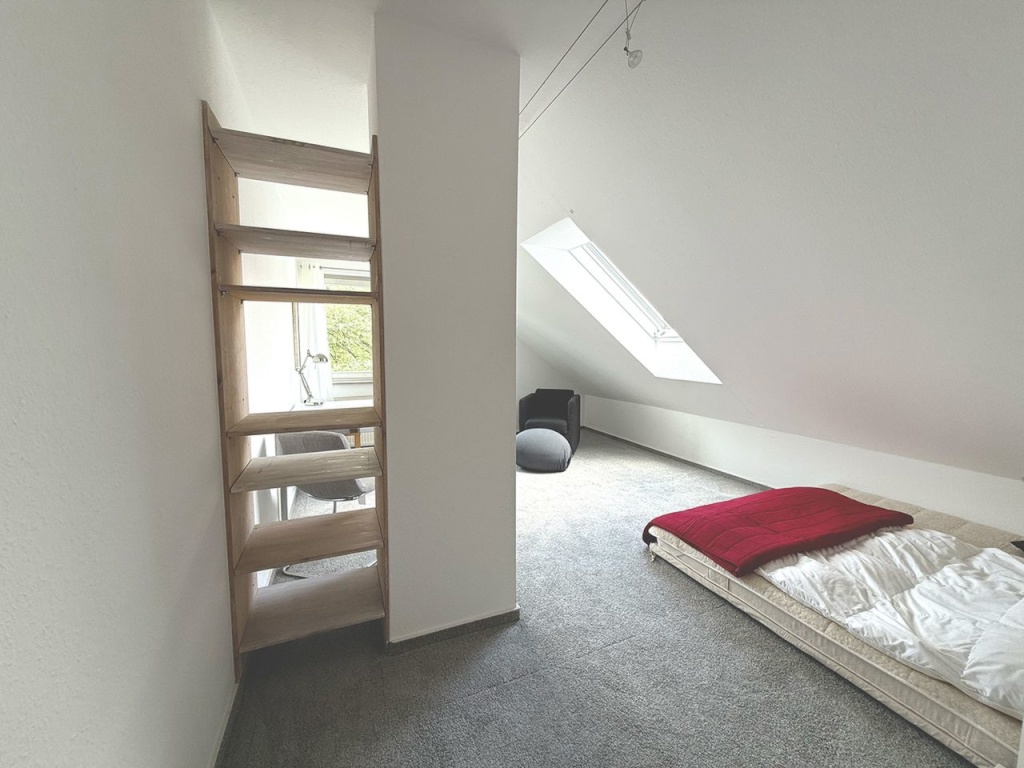 Komfortables, ruhiges Zimmer im 1. Stock eines Ein-Familien-Hauses in Hamburg-Wandsbek