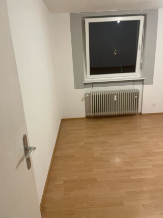 Anzeigenbild: Zimmer (unmöbliert) in top Lage in Berufstätigen-WG zu vergeben!