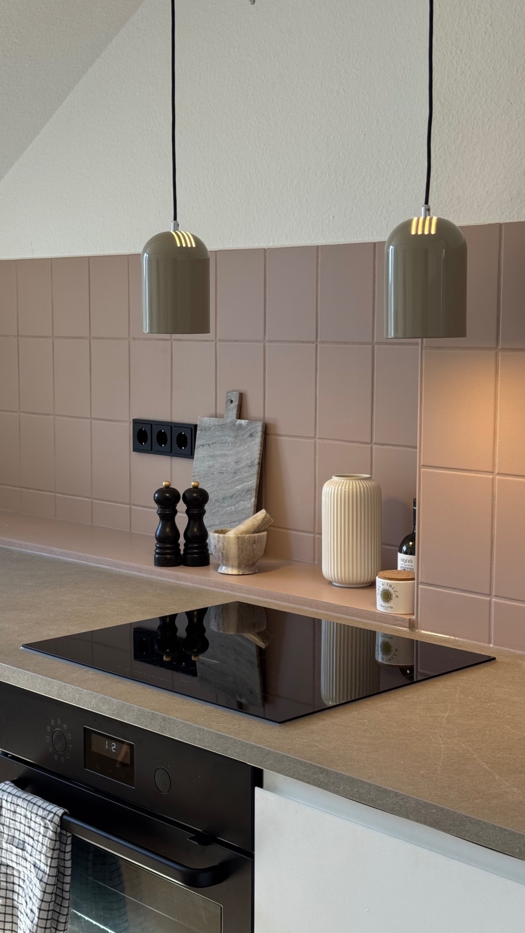 Design-Juwel über den Dächern von Pempelfort: Lichtdurchfluteter Erstbezug (vollmöbliert & All-In) – 40477 Düsseldorf Pempelfort – Vorschaubild 3