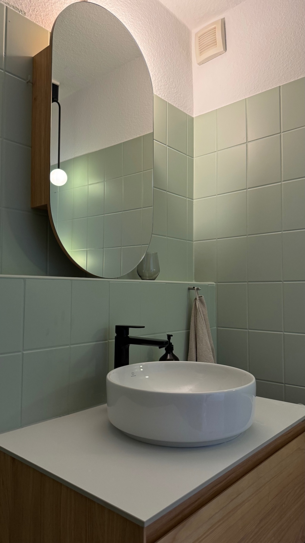 Design-Juwel über den Dächern von Pempelfort: Lichtdurchfluteter Erstbezug (vollmöbliert & All-In)