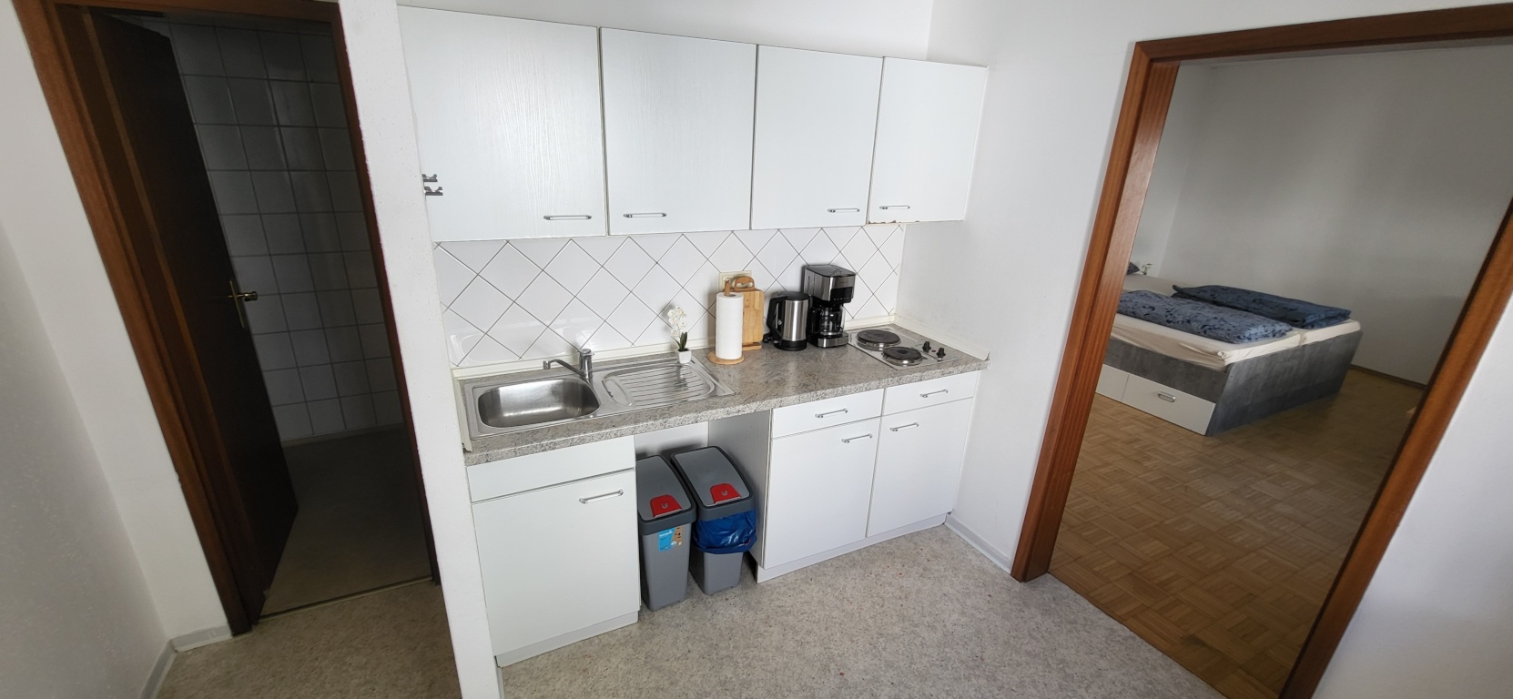 Beautiful furnished 35sm flat in Magdeburg / Schöne 35qm Wohnung in Magdeburg – Holsteiner Str. 32, 39122 Magdeburg Westerhüsen – Vorschaubild 2