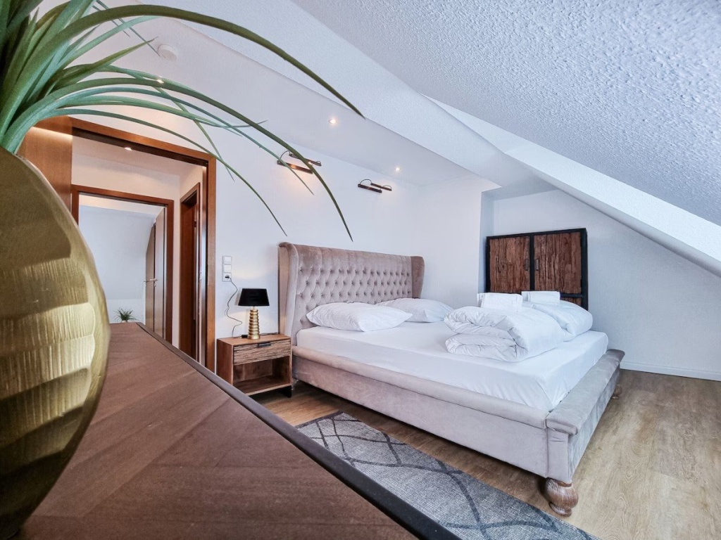 78 m2 Moderne 3 zimmer Dachgeschosswohnung mit Terrasse in Essen / Langzeitmiete – Goldschmidtstraße 3, 45127 Essen Ostviertel – Vorschaubild 12