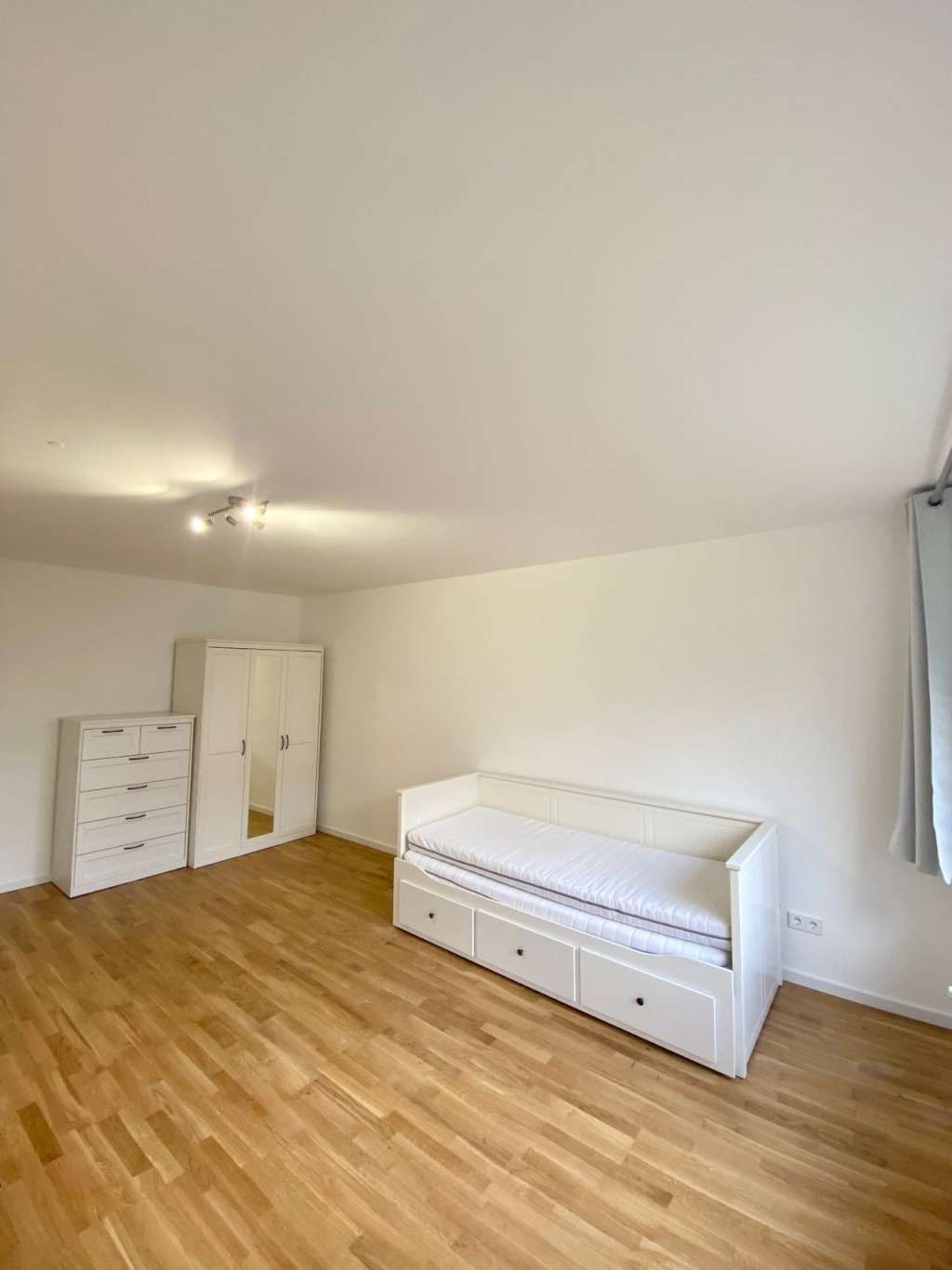 Wundervolle Wohnung auf Zeit am Luitpoldpark mit Balkon – Foto 3