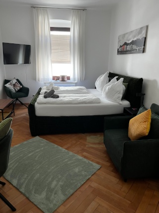 Anzeigenbild: 2 Zimmer Wohnung, 60 m2, Zentrum, 1 bis 6 Monate voll möbliert und ausgestattet für bis zu 3 Personen