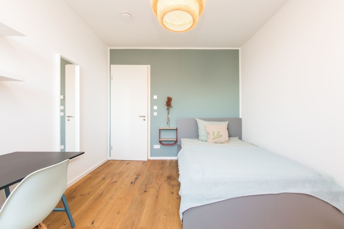 Helles Zimmer in moderner Wohnung in der Nazarethkirchstraße