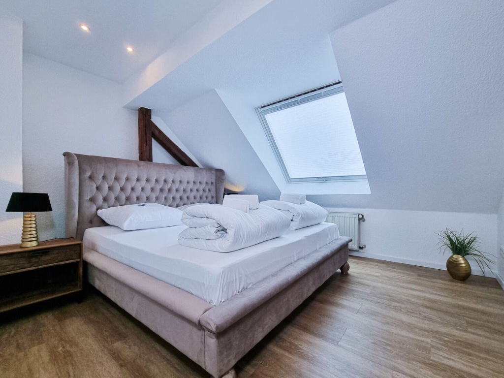 78 m2 Moderne 3 zimmer Dachgeschosswohnung mit Terrasse in Essen / Langzeitmiete – Goldschmidtstraße 3, 45127 Essen Ostviertel – Vorschaubild 9